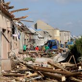 Gefährliche Aufräumarbeiten nach Tornado-Katastrophe