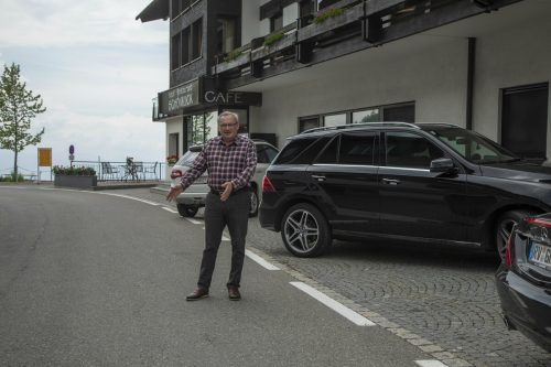 Karlheinz Hehle wurde vor seinem Hotel brutal attackiert.  VN/Paulitsch