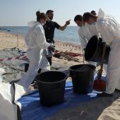 Ölteppich vor Korsika verschmutzt Strand