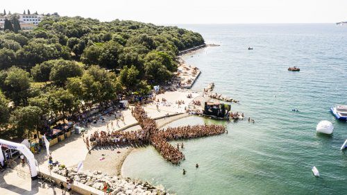 65 Menschen infizierten sich laut X-Jam bei der Maturareise in Kroatien mit Covid-19. DocLX Holding