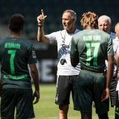 Hütter leitete erstes Training in Gladbach vor 1300 Fans