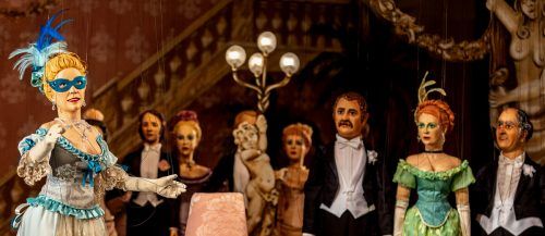 Am 21. August lässt die Lindauer Marionettenoper zur neuen Inszenierung der Fledermaus die Puppen erstmals Open Air tanzen. christian flemming
