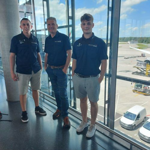 Am Flughafen: Max Fäßler, Martin Dünser und Patrick Metzler.  privat