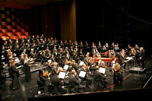 Andrés Orozco-Estrada mit den Wiener Symphonikern, dem Bregenzer Festspielchor, dem Kornmarktchor und Solisten im Festspielhaus.  BF/Mathis