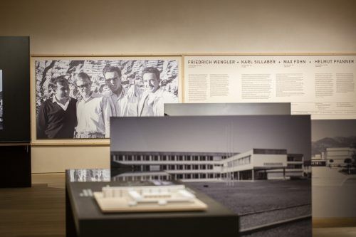 Blick in die Ausstellung im Voralberg Museum mit dem einzigen Bild der C4 Architekten und Karl Sillaber. Museum/RAiner, VN/Hartinger