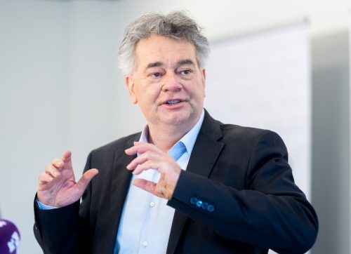Botschaft von Vizekanzler Werner Kogler an Vorarlberg: „Sie sollten wissen, dass es nach jetzigem Wissensstand schnellere, günstigere und naturschonendere Alternativen zur S 18 gibt!“ APA