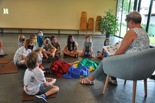Christine von der Thannen las an diesem Nachmittag an zwei Terminen vor, damit nicht zu viele Kinder gleichzeitig in der Bücherei waren. lcf (2)