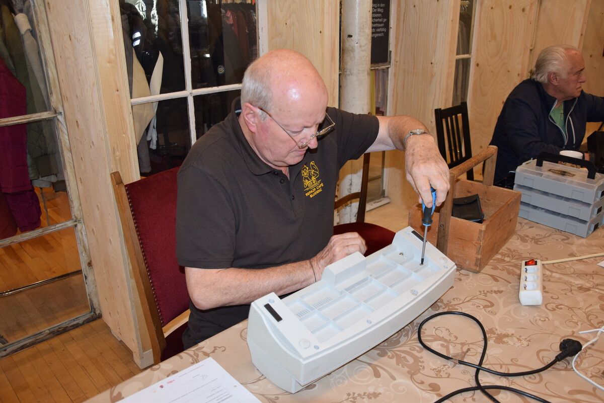 Für alle, die in Reparaturaufgaben eine Herausforderung sehen, ist das Repaircafé der ideale Ort, um sich auszutauschen, dem Hobby nachzugehen und dabei etwas Gutes zu tun. Stadt