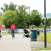 Am Seeufer im Schritttempo radeln