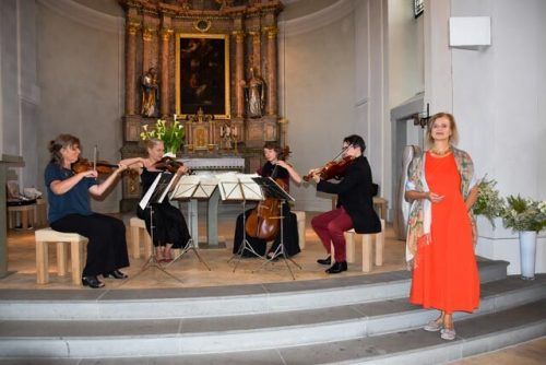 Das Streichquartett Abbraccio mit Rezitatorin Renate Bauer. Gemeinde Lochau