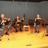 Wein und Heurigenmusik in Bildstein