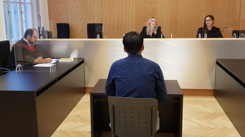 Der 38-Jährige soll erneut handgreiflich geworden sein. EC
