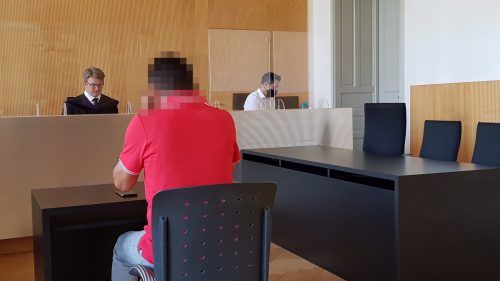 Der Angeklagte war bei der Verhandlung außer sich.  eckert
