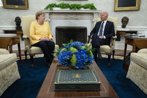 Der Besuch in den USA soll einen Neustart der transatlantischen Beziehung darstellen und hat damit hohe Bedeutung auch für die künftige deutsche Regierung. AP
