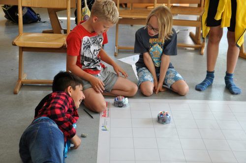 Der Blue-Bot soll einem bestimmten Parcours folgen. lcf (2)