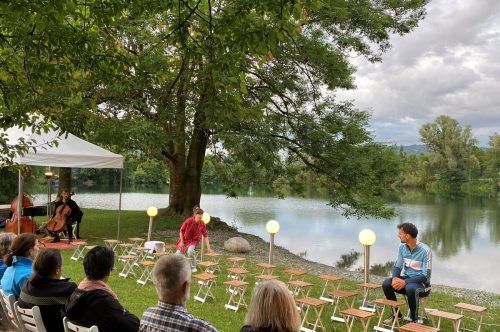 Der Jannersee in Lauterach bot ein ideales Setting von „Auf nach Alang!“ vom Ensemble Café Fuerte.  VN/CD