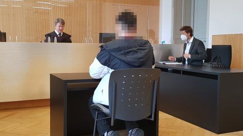 Der junge Mann muss ein Antiaggressionstraining machen. EC