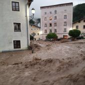 Altstadt von Hallein in Minuten überflutet