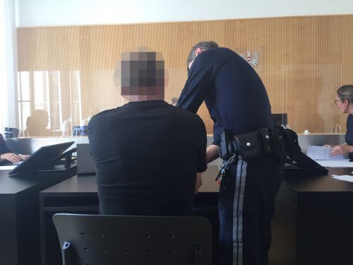 Der Litauer wurde aus der Untersuchungshaft zur Verhandlung am Landesgericht Feldkirch geführt. vn/gs