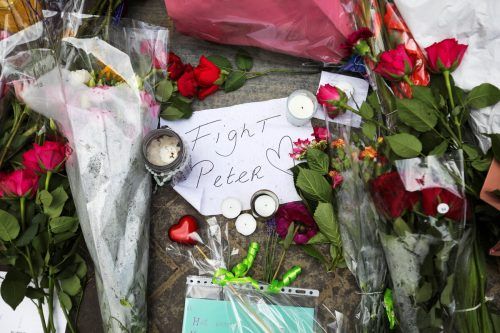 Der renommierte Journalist Peter R. de Vries wurde auf offener Straße niedergeschossen. Die Tat sorgt landesweit für Entsetzen.  AFP