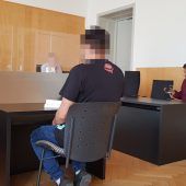 Den Nachbarn bedroht und verletzt
