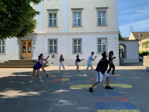 Der Verein One Step Ahead sucht neue Mitglieder und lädt deshalb mittwochs und donnerstags auf den Marktplatz zu Gratiskursen ein. VN/Knobel