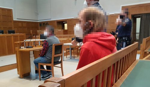 Die mit etlichen Vorstrafen belasteten Angeklagten wurden zu unbedingten Gefängnisstrafen verurteilt. eckert