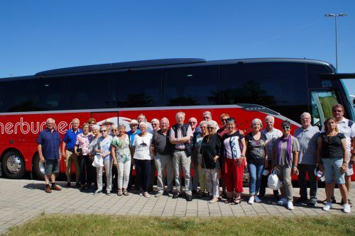 Die Reisegruppe vom Vorarlberger Seniorenbund mit Reiseleiter Franz Abbrederis bei der Flusskreuzfahrt Rhein, Mosel und Donau. Seniorenbund
