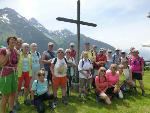 Die Schwarzacher KneippianerInnen unternahmen eine Wanderung im Silbertal. KAC