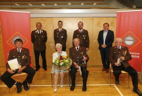 Die verdienten Mitglieder der Feuerwehr Thüringen wurden kürzlich für ihren langjährigen Einsatz ausgezeichnet. OF
