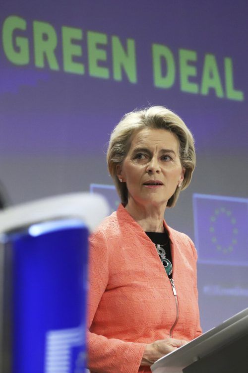 "Die Wirtschaft der fossilen Brennstoffe stößt an ihre Grenzen", erklärte EU-Kommissionspräsidentin Ursula von der Leyen. AP