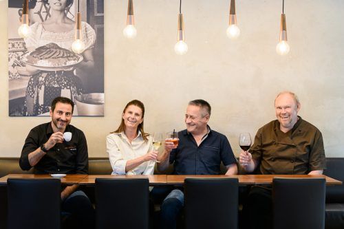 Die Zimbapark-Gastronomen an einem Tisch: Pino Direnzo, Irmgard Hartmann, Klaus Dönz und Albert Böckle. Zimbapark