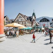 Impfen vor der Kirche