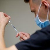 Debatte um Impfpflicht nimmt Fahrt auf