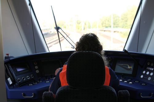 Einem ÖBB-Sprecher zufolge handelt es sich um einen Rahmenvertrag. Ein Zulassungsproblemfall wie bei den Talent-Zügen soll vermieden werden. VN/Rau