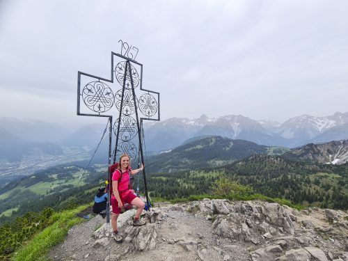 Eines der schönsten Gipfelkreuze Vorarlbergs steht auf der Mondspitze.  Oliver Ihring