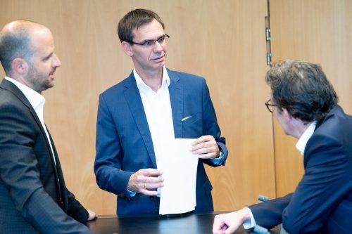 „Enger Schulterschluss“ von Landesregierung (LR Tittler, LH Wallner) und Wirtschaftskammer (Präs. Metzler) „hat sich bewährt“. VLK/Serra