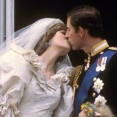 40 Jahre altes Stück Torte kommt unter den Hammer