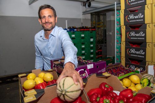 Patrick Grabher begeistert sich - auch weil er selbst gerne genießt - für gutes Obst und Gemüse.