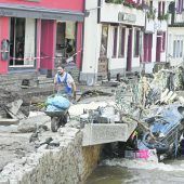 Wassermassen bringen Tod und Zerstörung