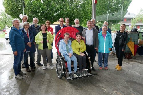 Für die neue Fahrrad-Rikscha des Vereins „zemmahealfa“ werden noch ehrenamtliche Piloten gesucht.