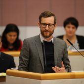 Neos fordern mehr Engagement für direkte Demokratie