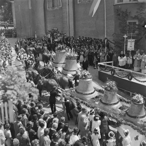 Glockenweihe, vermutlich im Jahr 1949.