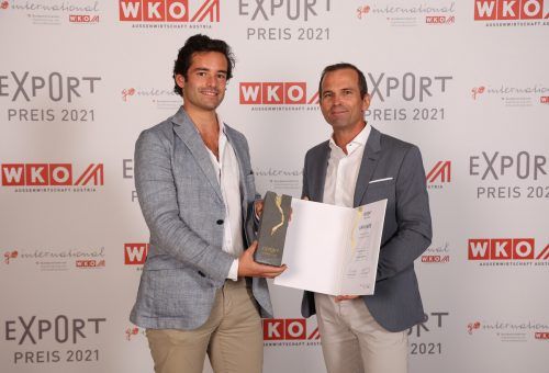 GW-Mitarbeiter Clemens Hartig und Roland Redlinger mit Exportpreis. FH