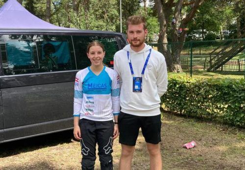 Hannah Muther, im Bild mit Bruder Noah, schaffte es bei der BMX-EM ins Halbfinale. BB