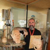 Alles schaurig-schöne Unikate aus Holz