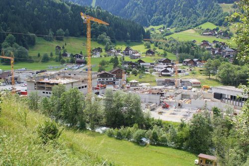 Im Idealfall soll das zweistöckige Parkhaus bis 2023 fertiggestellt werden. VN-JS
