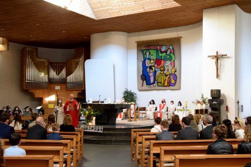 In der Friedenskirche Bürs findet am Sonntag eine Messe mit Paarsegnung statt. SCO