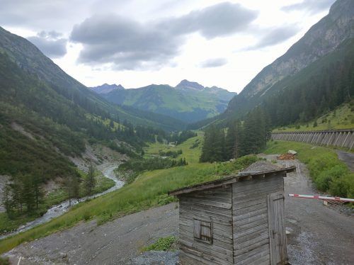 In diesem Bereich zwischen Zürs und Lech am Arlberg wird der Bau eines Kleinkraftwerks umgesetzt. VN