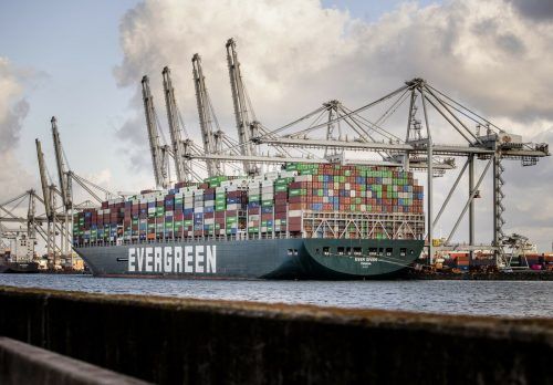 In Rotterdam werden die Container für Europa gelöscht. AFP
